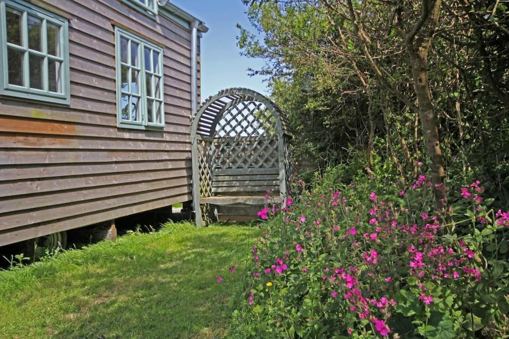 فيلا Tiny House On Isolated Farm By The Cornish Coast بود المظهر الخارجي الصورة