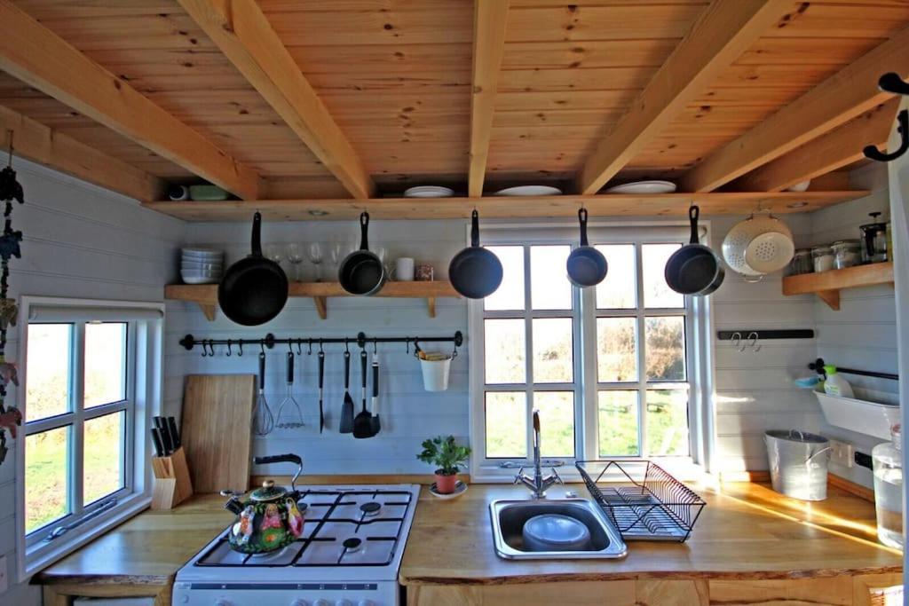فيلا Tiny House On Isolated Farm By The Cornish Coast بود المظهر الخارجي الصورة